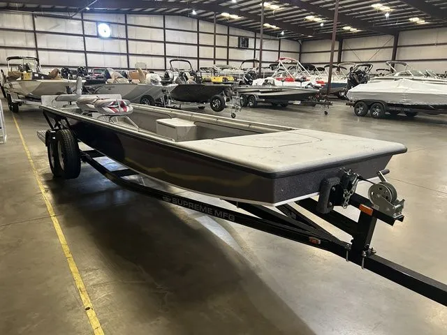 Slide: The Image of Supreme L48 w/Mercury 25 Jet 2024 - 12