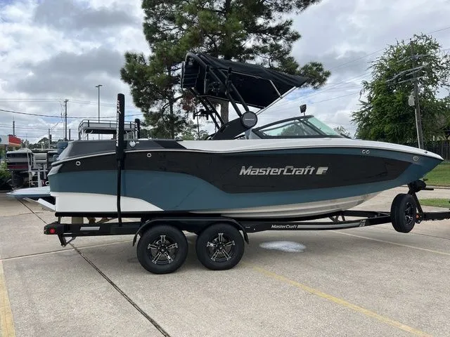 The Image of MasterCraft XT22 2025 - 1