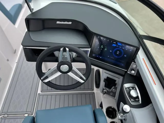 Slide: The Image of MasterCraft XT22 2025 - 11