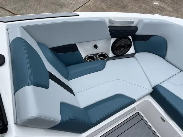 Slide: The Image of MasterCraft XT22 2025 - 15