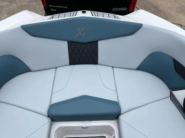 Slide: The Image of MasterCraft XT22 2025 - 16