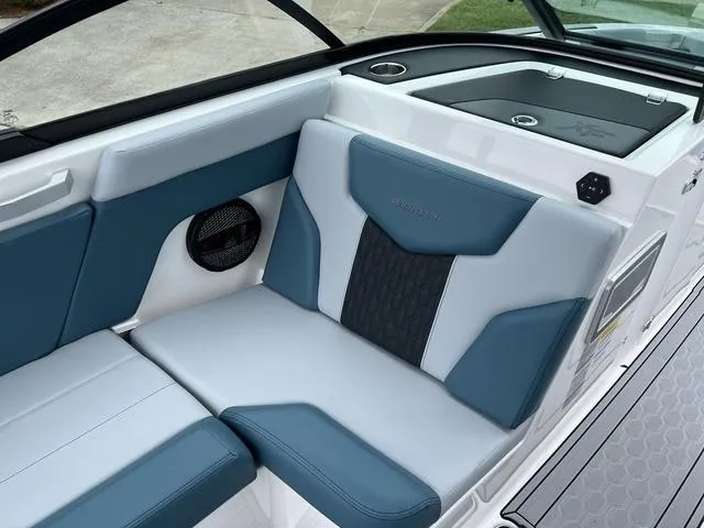 Slide: The Image of MasterCraft XT22 2025 - 18