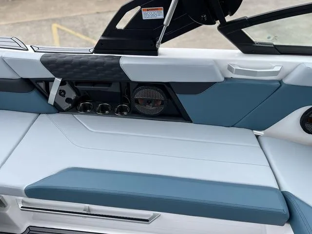 Slide: The Image of MasterCraft XT22 2025 - 19