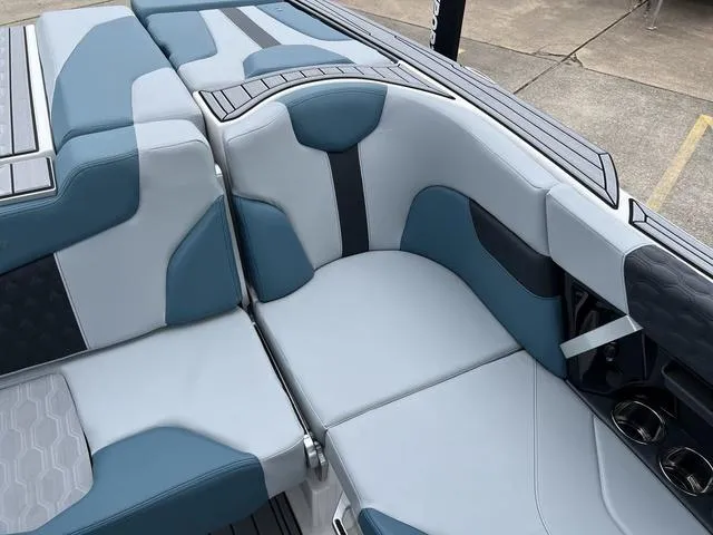 Slide: The Image of MasterCraft XT22 2025 - 20