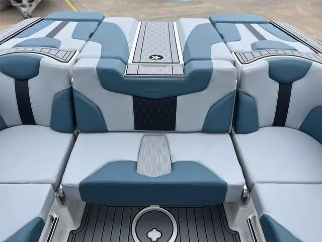 Slide: The Image of MasterCraft XT22 2025 - 21