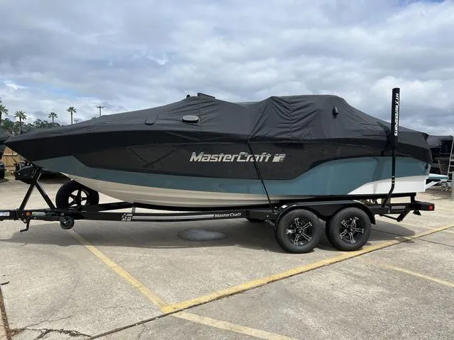 Slide: The Image of MasterCraft XT22 2025 - 25