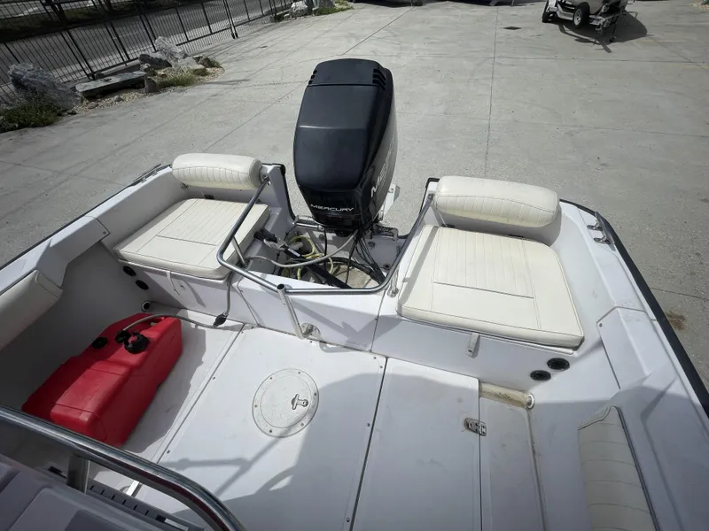 Slide: The Image of Boston Whaler 21 Outrage 1997 - 8