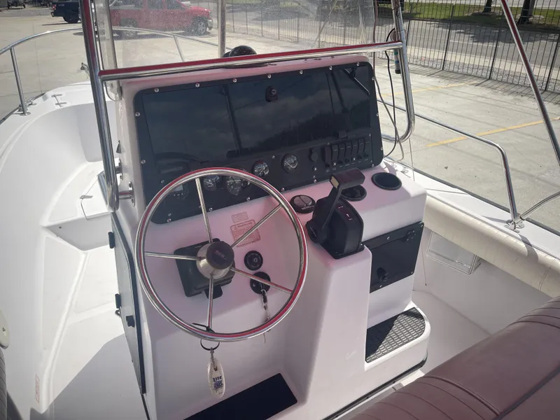 Slide: The Image of Boston Whaler 21 Outrage 1997 - 9