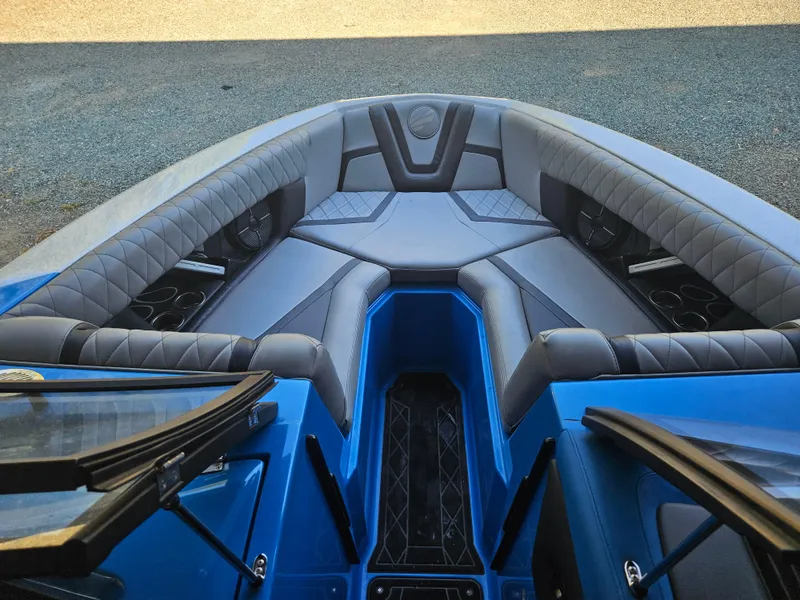 Slide: The Image of Interior of 2020 Tigé 25ZX boat with gray seating and blue accents. - 30