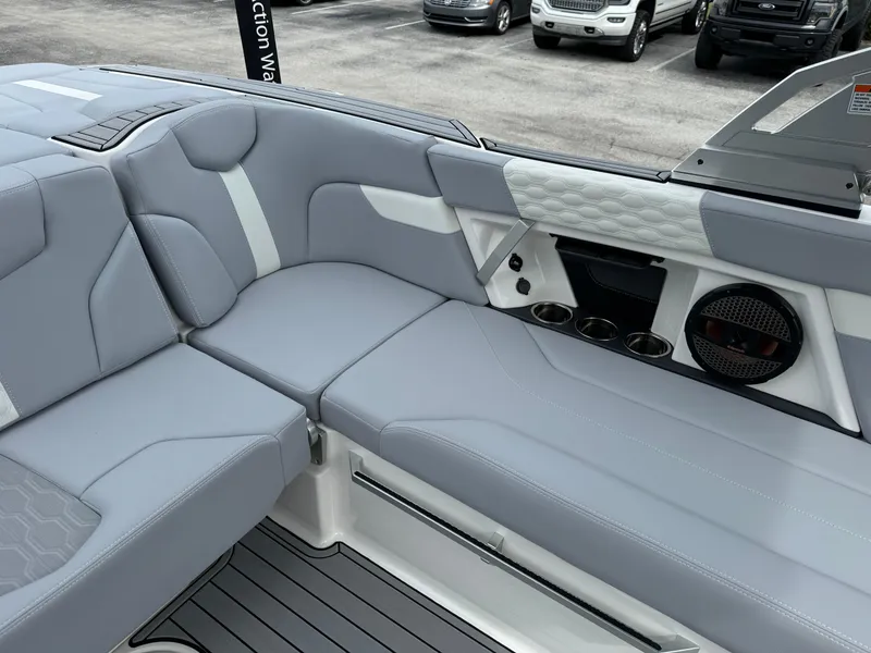 Slide: The Image of MasterCraft XT23 2025 - 15