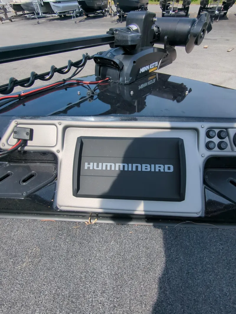 Slide: The Image of 2023 Ranger 2080MS boat with Humminbird fish finder and Minn Kota trolling motor. - 12