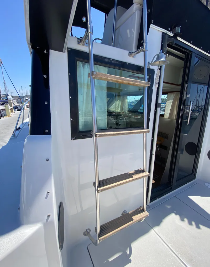 Slide: The Image of 1988 Chris-Craft 320 Amerosport Sedan boat ladder and cabin entrance. - 9