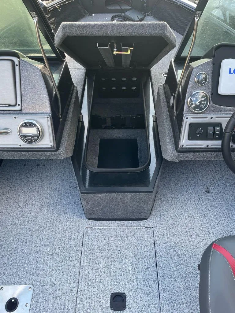 Slide: The Image of Ranger VS1682SC Angler 2024 - 68