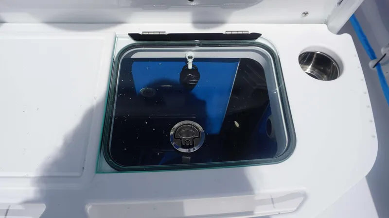 Slide: The Image of Livewell compartment on 2025 Everglades 273 CC boat. - 20