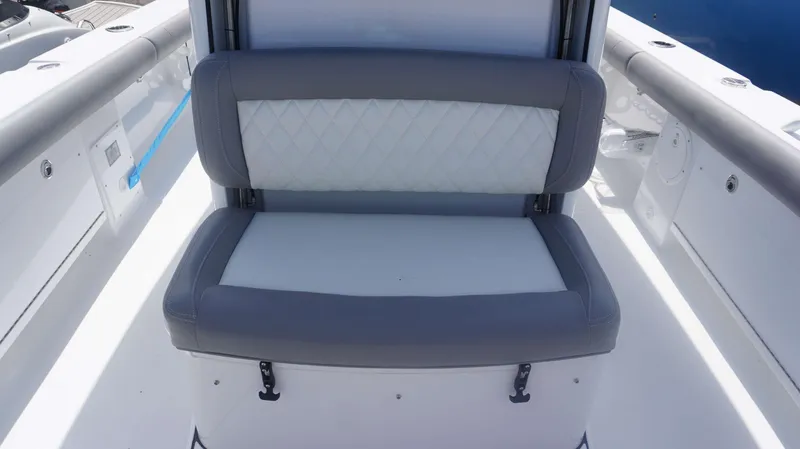 Slide: The Image of 2025 Everglades 273 CC boat seat with gray and white upholstery. - 7
