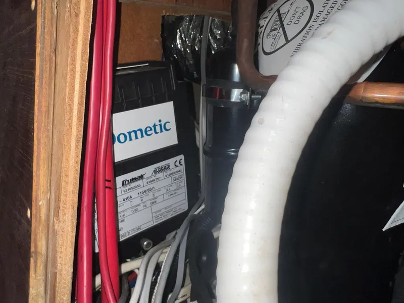 Slide: The Image of Island Packet 350 1997 - 105