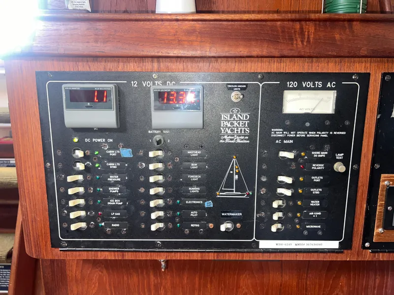 Slide: The Image of Island Packet 350 1997 - 80