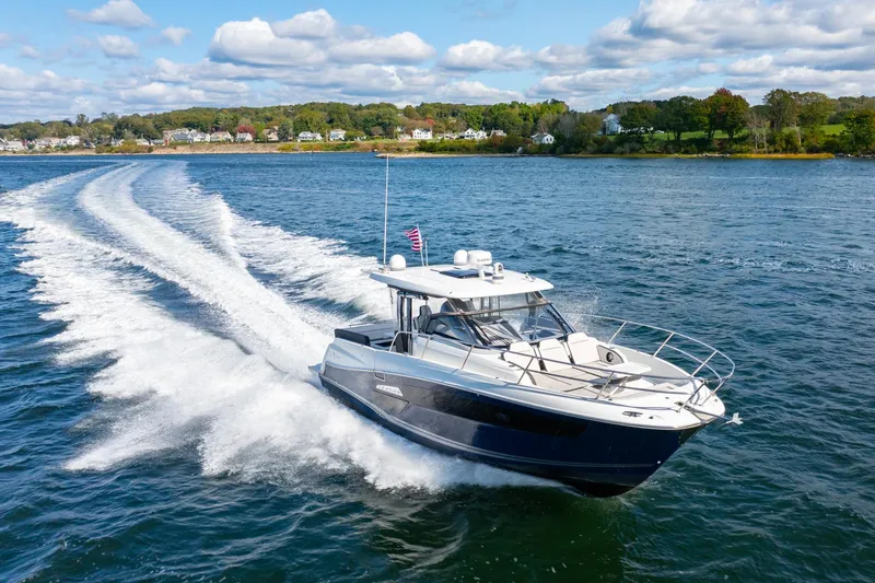 Slide: The Image of Starboard Bow Running - 23