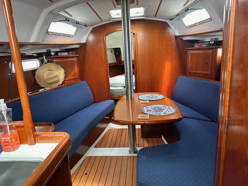 Slide: The Image of Beneteau 331 2004 - 15