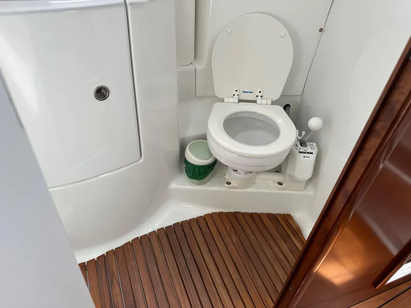 Slide: The Image of Beneteau 331 2004 - 16