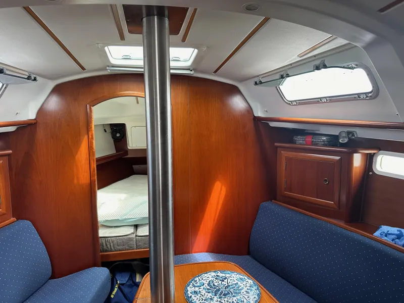 Slide: The Image of Beneteau 331 2004 - 17