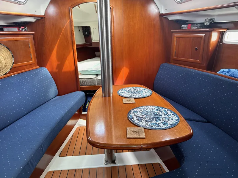 Slide: The Image of Beneteau 331 2004 - 2