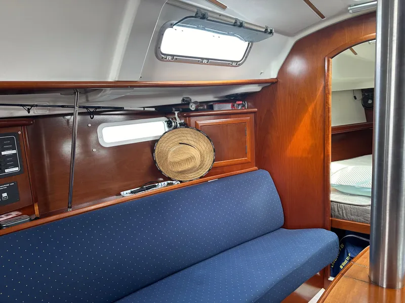 Slide: The Image of Beneteau 331 2004 - 20