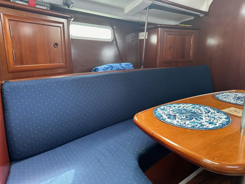 Slide: The Image of Beneteau 331 2004 - 21