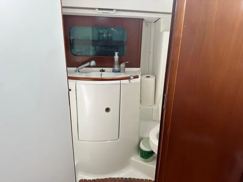 Slide: The Image of Beneteau 331 2004 - 34