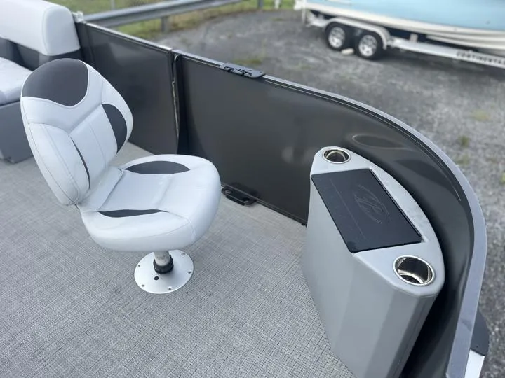 Slide: The Image of Bentley Pontoons LE 180 3PT 2024 - 10