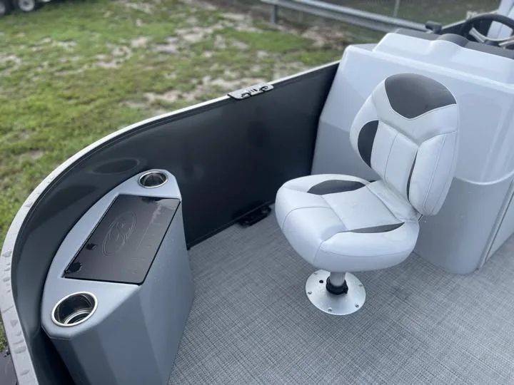 Slide: The Image of Bentley Pontoons LE 180 3PT 2024 - 11