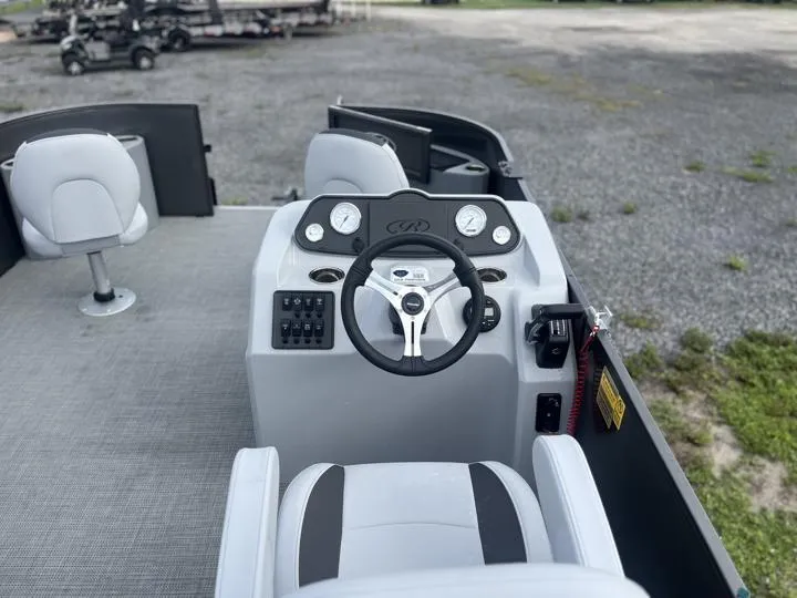 Slide: The Image of Bentley Pontoons LE 180 3PT 2024 - 17