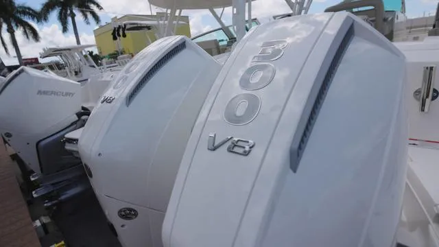 Slide: The Image of Boston Whaler 320 Vantage 2025 - 25