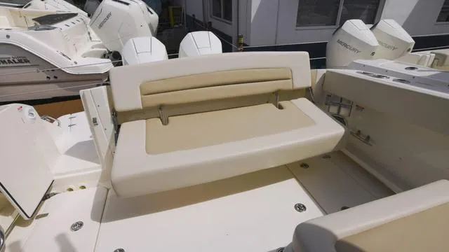 Slide: The Image of Boston Whaler 320 Vantage 2025 - 8