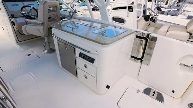 Slide: The Image of Boston Whaler 320 Vantage 2025 - 9