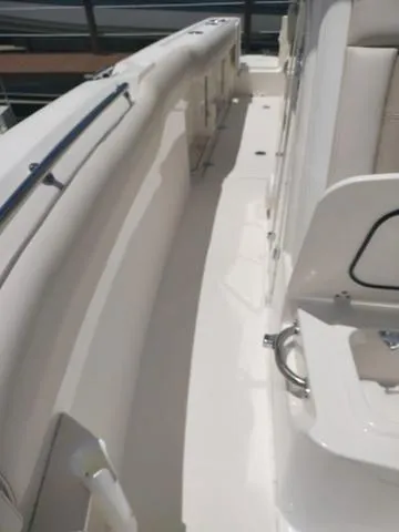 Slide: The Image of Boston Whaler 230 Outrage 2023 - 14
