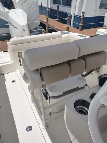 Slide: The Image of Boston Whaler 230 Outrage 2023 - 18
