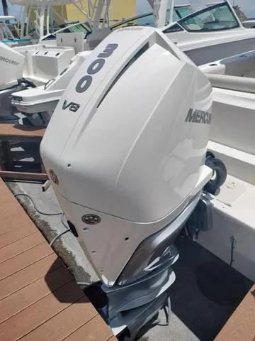 Slide: The Image of Boston Whaler 230 Outrage 2023 - 5