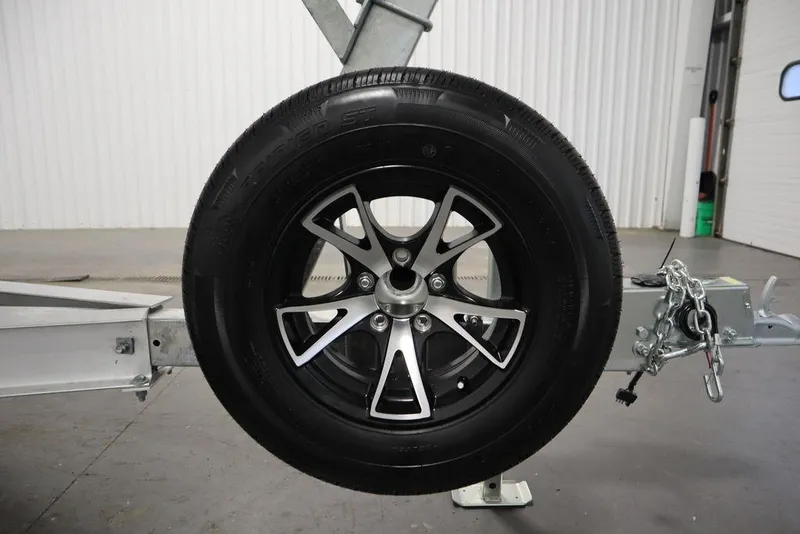 Slide: The Image of Sea Fox 228 Commander 2025 - 52