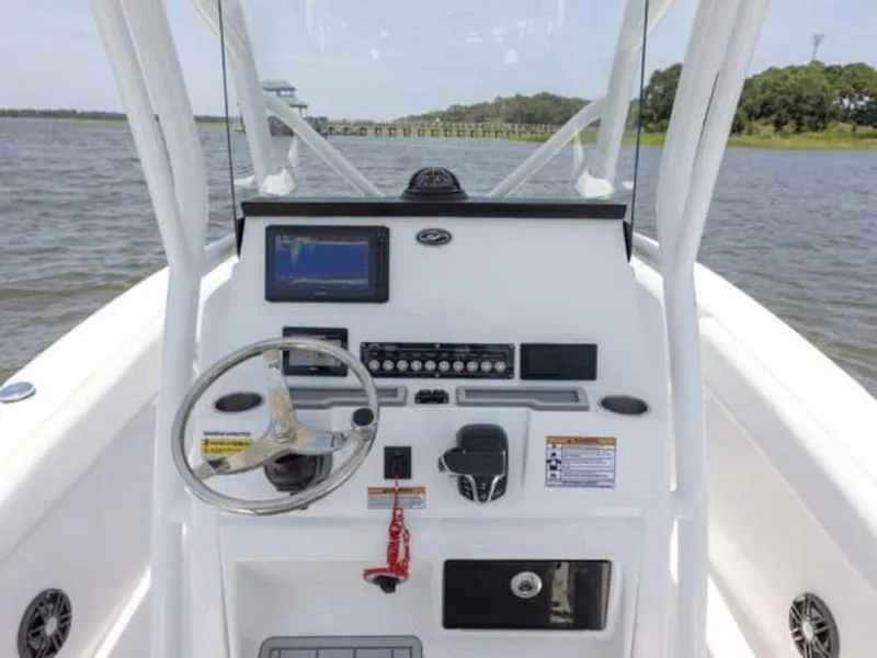 Slide: The Image of Sea Fox 228 Commander 2025 - 61