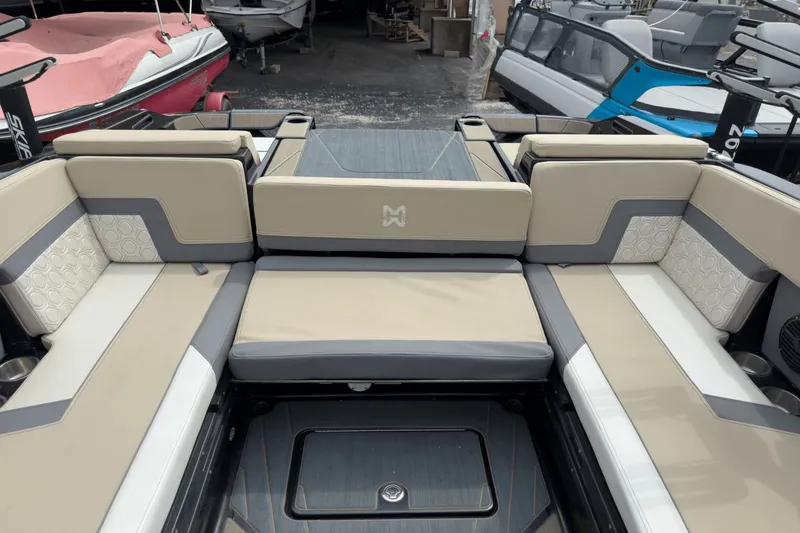 Slide: The Image of Heyday Wake Boats H22 2022 - 13