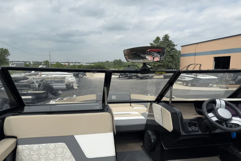 Slide: The Image of Heyday Wake Boats H22 2022 - 16