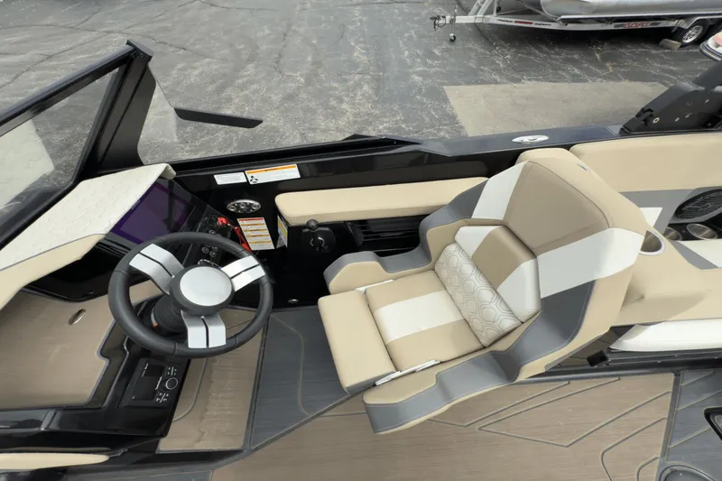 Slide: The Image of Heyday Wake Boats H22 2022 - 18