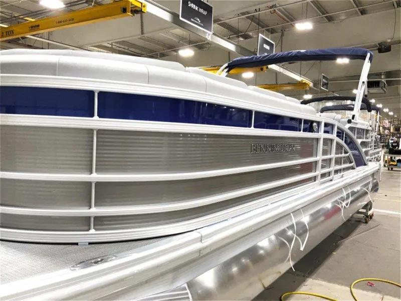 Slide: The Image of 2024 Bennington 25 RSR pontoon boat in a showroom, showcasing sleek design and modern features. - 14