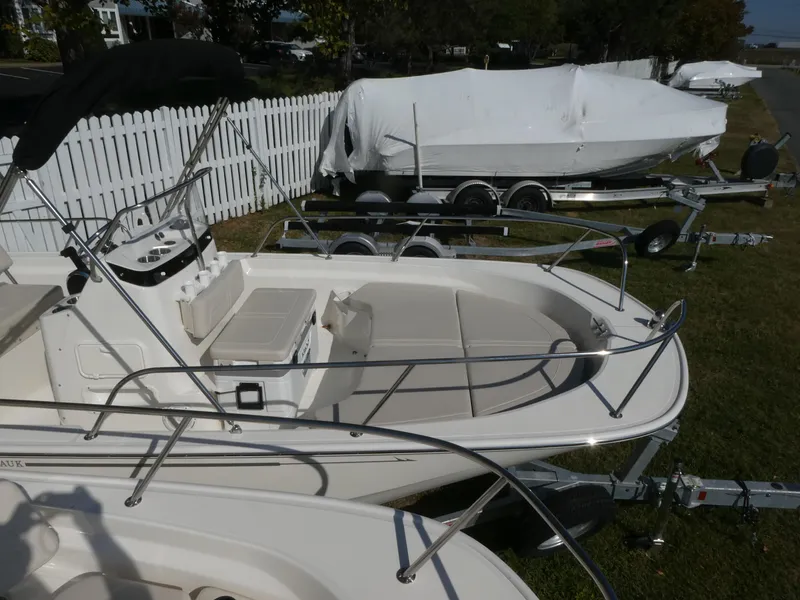 Slide: The Image of Boston Whaler 190 Montauk 2025 - 6