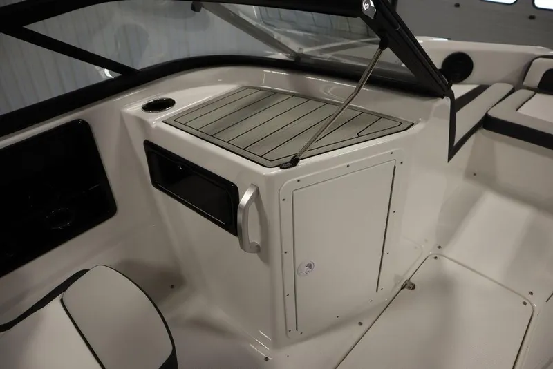 Slide: The Image of 2025 Yamaha Boats SX195 interior with sleek design and modern features. - 32