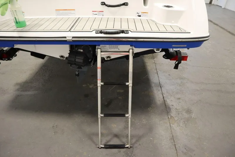 Slide: The Image of 2025 Yamaha Boats SX195 rear view with ladder and swim platform. - 43
