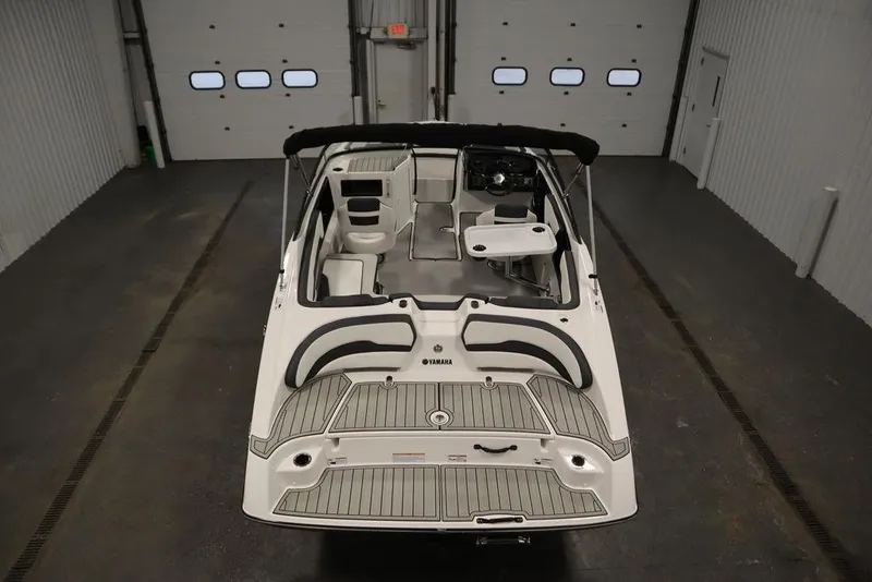 Slide: The Image of 2025 Yamaha Boats 195 SX in a garage, showcasing sleek interior design. - 10