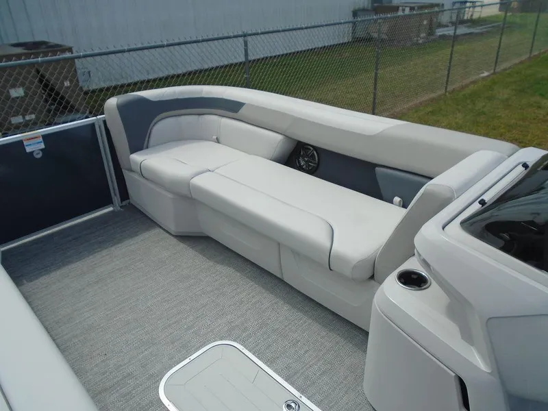 Slide: The Image of Godfrey Sweetwater 2286 SB GTP 27 In. Center Tube Package 2025 - 19