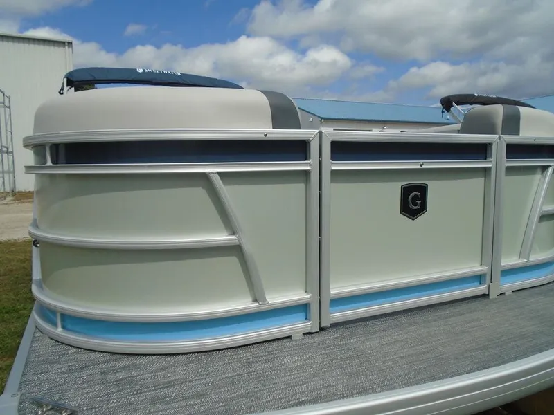 Slide: The Image of Godfrey Sweetwater 2286 SB GTP 27 In. Center Tube Package 2025 - 5